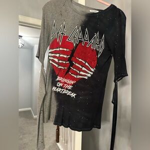 Lauren Moshi Black and Gray Def Leppard Graphic Long Sleeve Tee